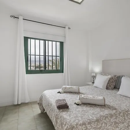Costa Serena ארונה